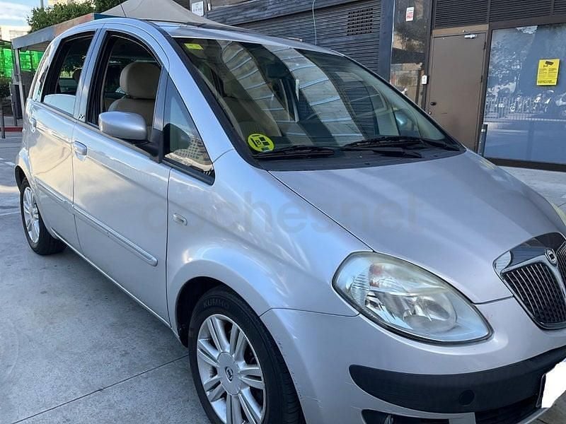 Usado Lancia Musa 90 CV (66 kW) 2010 Gris / plata Monovolumen