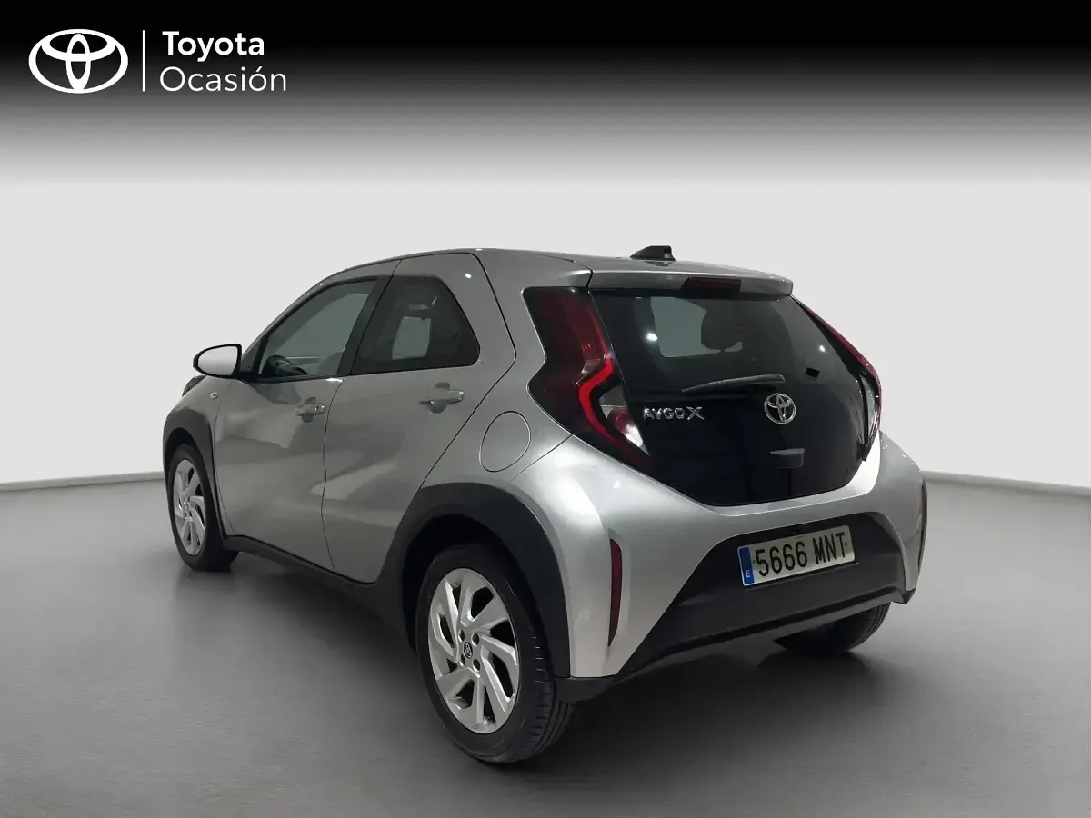 Usado Toyota Aygo X Play 72 CV (52 kW) 2024 Blanco SUV