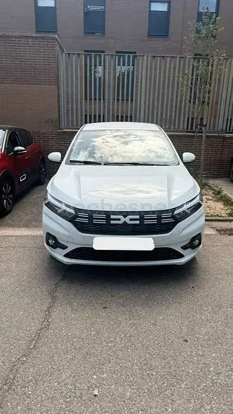 Usado Dacia Sandero Expression 101 CV (74 kW) 2025 Blanco Berlina