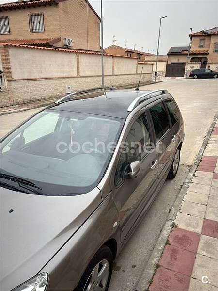 Usado Peugeot 307 110 CV (80 kW) 2004 Gris / plata Familiar