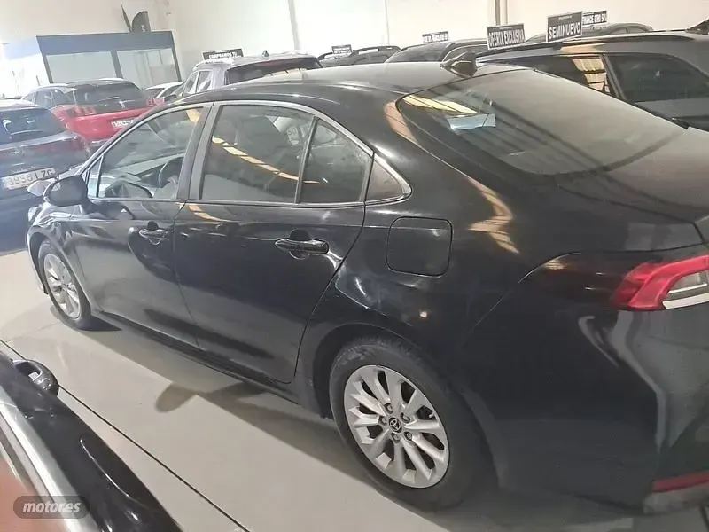 Usado Toyota Corolla Active 125 CV (91 kW) 2023 Negro Berlina