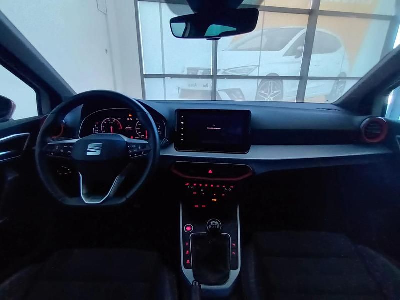 Usado Seat Arona Ecomotive 110 CV (80 kW) 2021 Blanco SUV