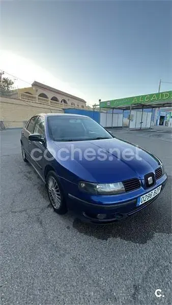 Usado Seat Leon Sport 110 CV (80 kW) 2002 Azul Utilitario