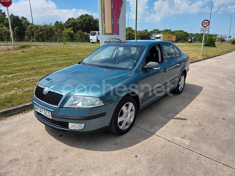 Azul Usado 2009 Skoda Octavia Executive Berlina | 5599 € (Precio justo) - Imagen 1/4