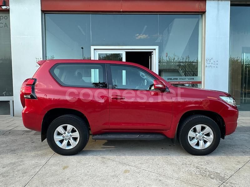 Rojo Usado 2023 Toyota Land Cruiser SUV | 63.999 € (Precio justo) - Imagen 1/4