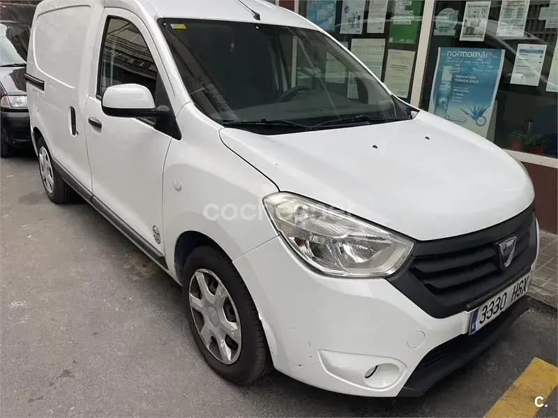 Usado Dacia Dokker Base 83 CV (61 kW) 2013 Blanco Monovolumen