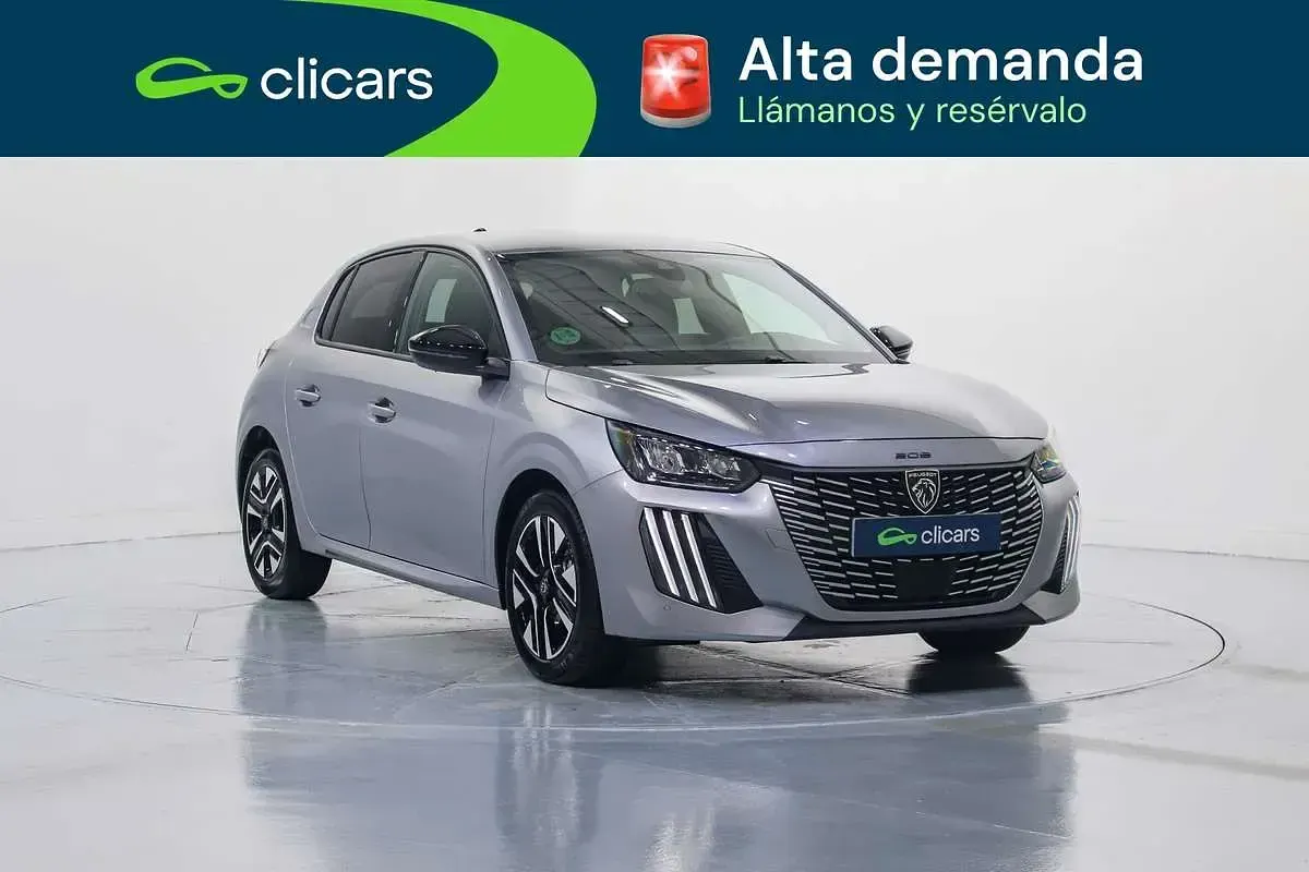 Usado Peugeot 208 Allure 102 CV (75 kW) 2025 Plateado Utilitario