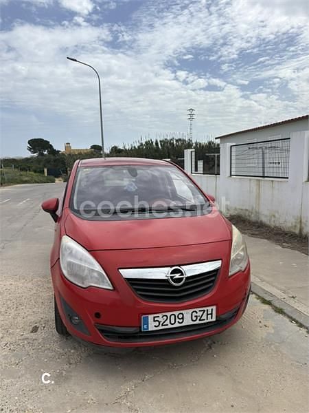 Usado Opel Meriva Essentia 95 CV (69 kW) 2010 Rojo Monovolumen