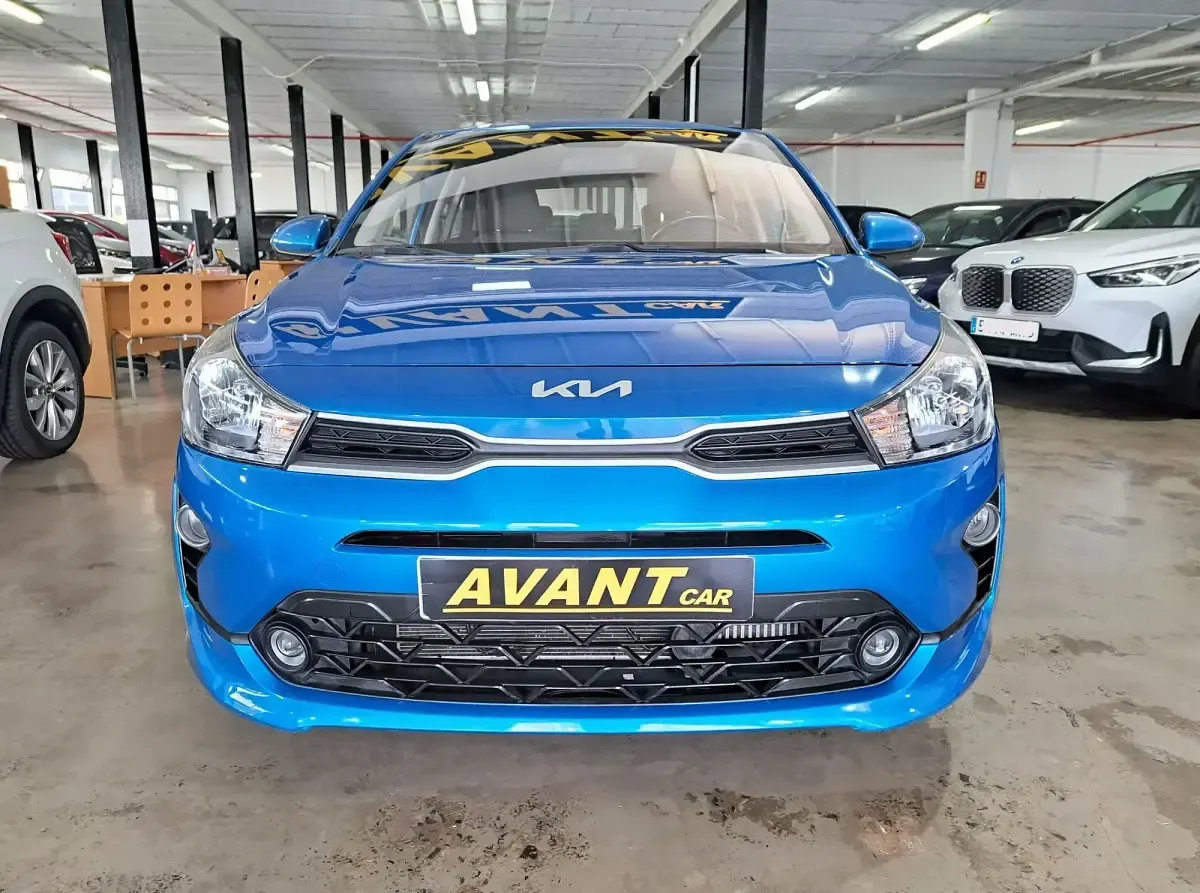 Usado Kia Rio 100 CV (73 kW) 2023 Azul Berlina