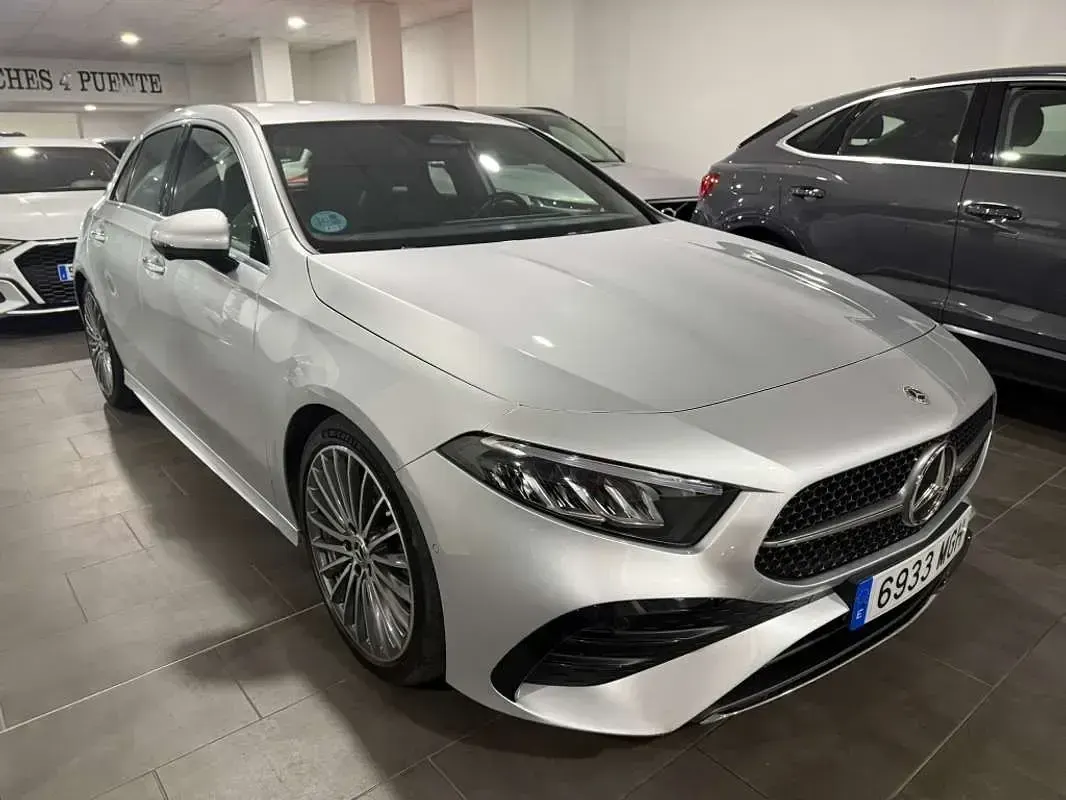 Begagnad Mercedes A200 150 HK (110 kW) 2023 Vit Halvkombi
