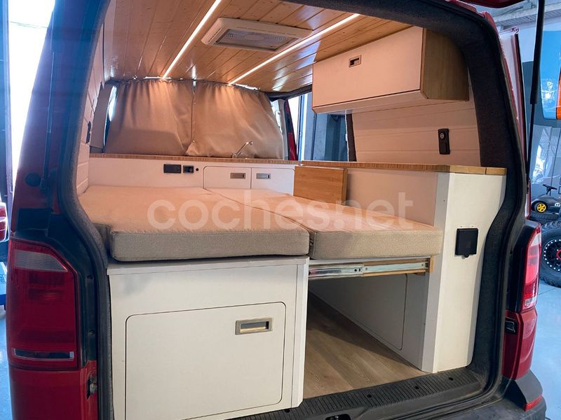 Rojo Usado 2016 VW Caravelle Comfortline Monovolumen | 38.490 € - Imagen 1/4