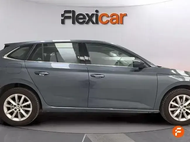 Usado Skoda Scala Ambition 115 CV (84 kW) 2021 Gris Utilitario