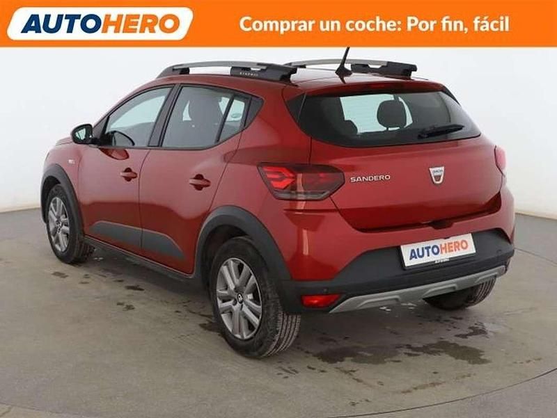 Usado Dacia Sandero Comfort 91 CV (66 kW) 2021 Rojo Utilitario