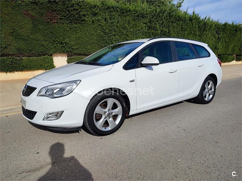 Usado Opel Astra Edition 110 CV (80 kW) 2011 Blanco Familiar
