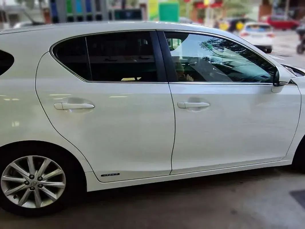 Usado Lexus CT200h 136 CV (100 kW) 2013 Blanco Utilitario
