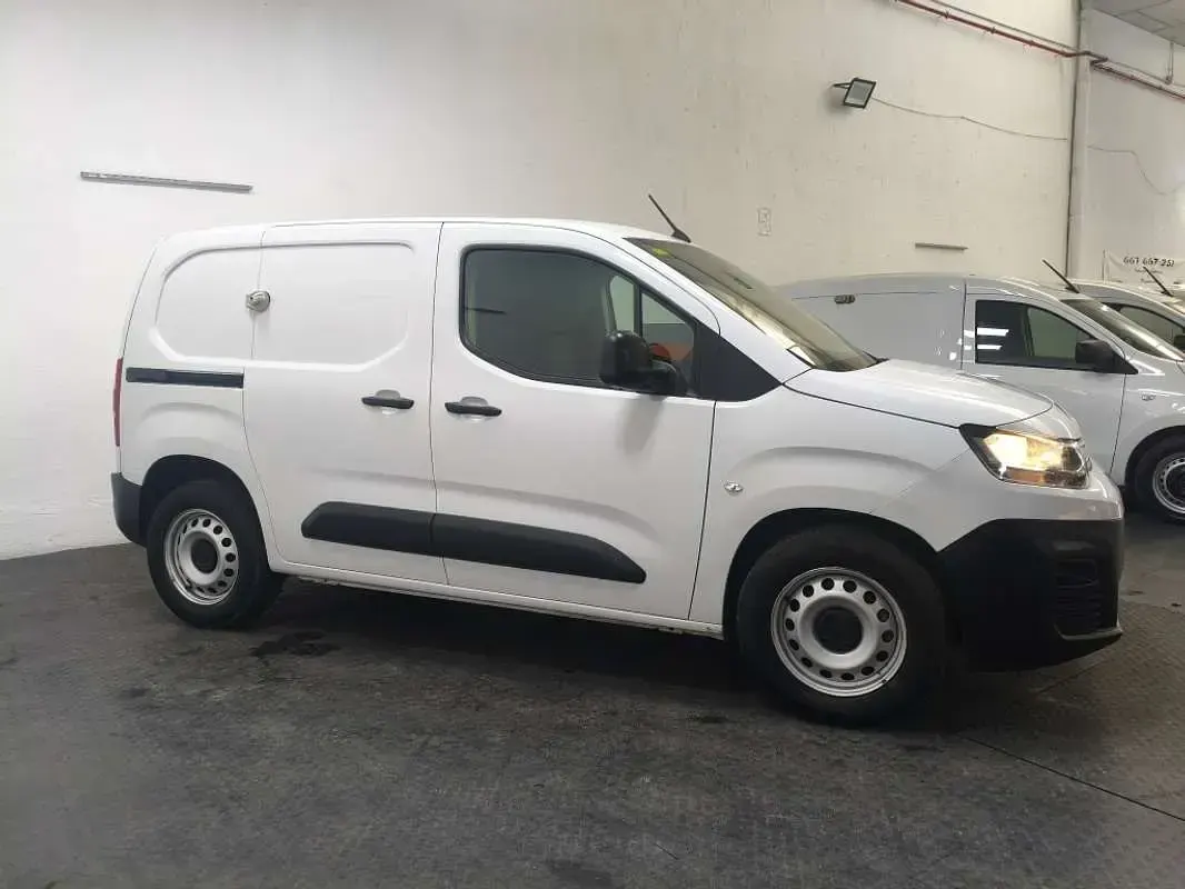 Usado Citroën e-Berlingo 102 CV (75 kW) 2022 Blanco Monovolumen