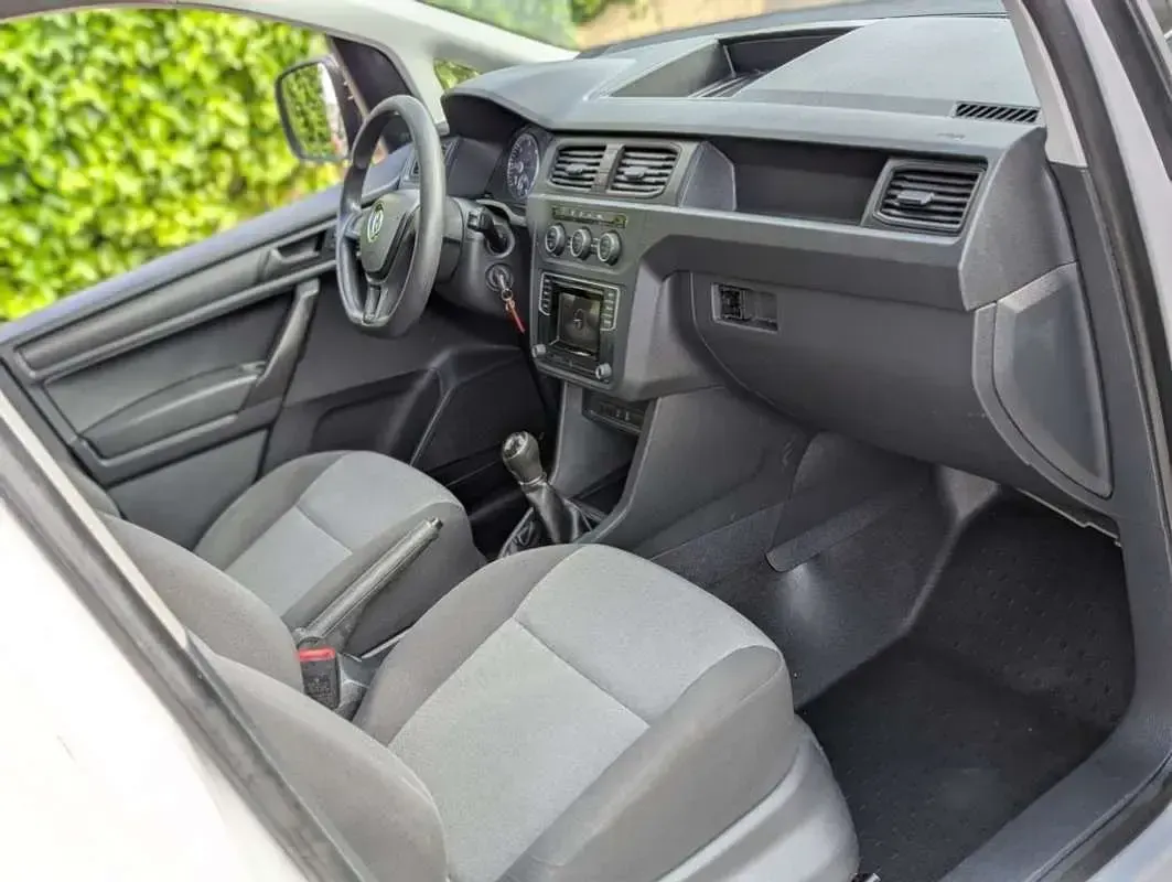 Usado VW Caddy Maxi Business 122 CV (89 kW) 2019 Blanco Monovolumen