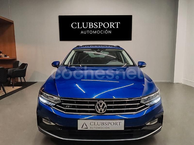 Usado VW Passat R-line 190 CV (139 kW) 2019 Azul Familiar