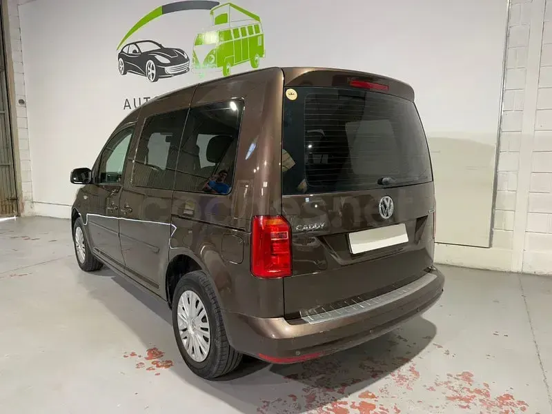 Usado VW Caddy Edition 102 CV (75 kW) 2018 Marrón Monovolumen