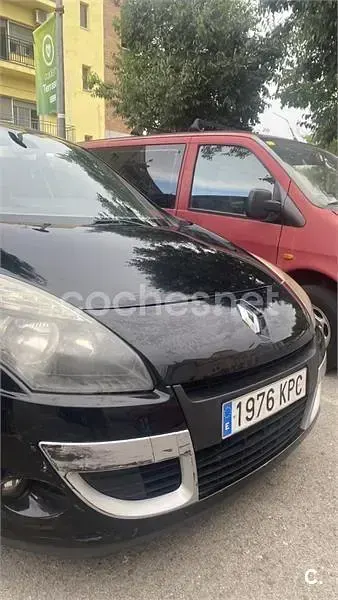 Usado Renault Scénic III Dynamique 130 CV (95 kW) 2011 Negro Monovolumen
