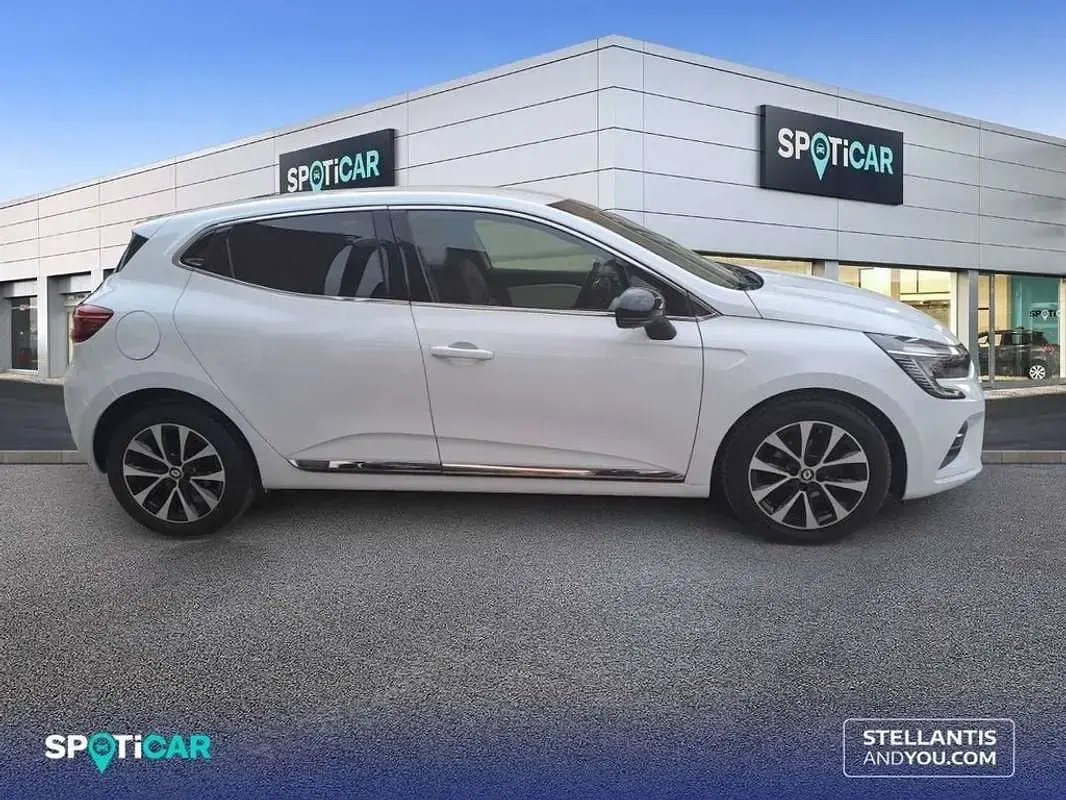 Usado Renault Clio Techno 91 CV (66 kW) 2023 Gris Utilitario