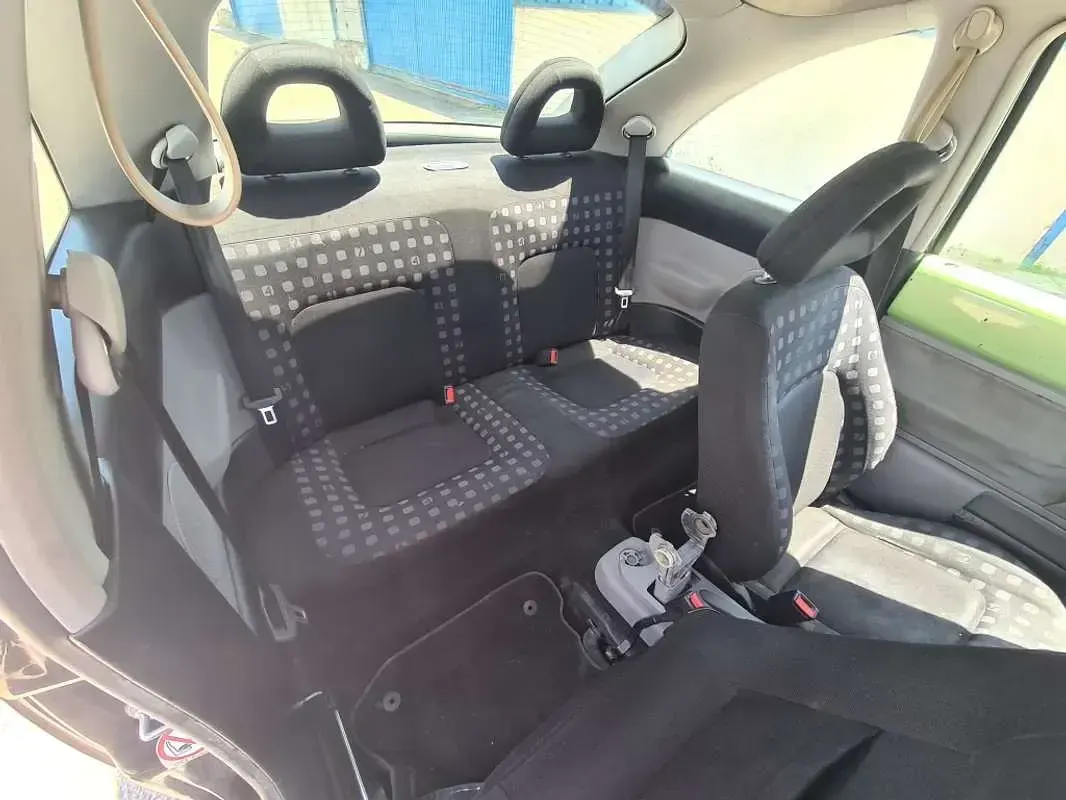 Usado VW Beetle 101 CV (74 kW) 2002 Negro Utilitario