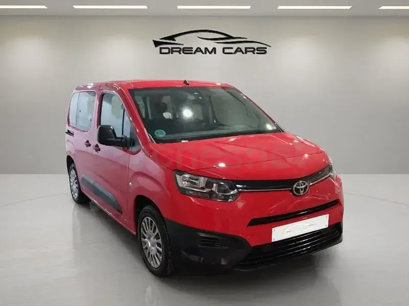 Usado Toyota Proace Verso Active 131 CV (96 kW) 2023 Rojo Familiar