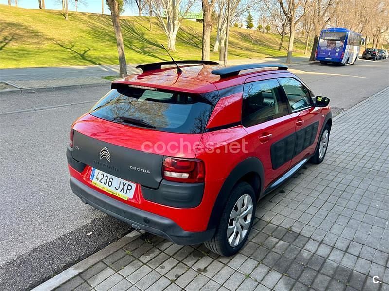 Usado Citroën C4 Feel 82 CV (60 kW) 2017 Rojo Berlina