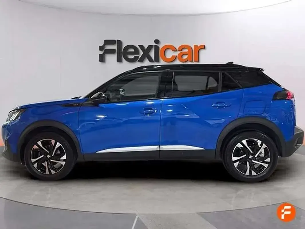 Usado Peugeot 2008 GT-line 131 CV (96 kW) 2023 Azul SUV