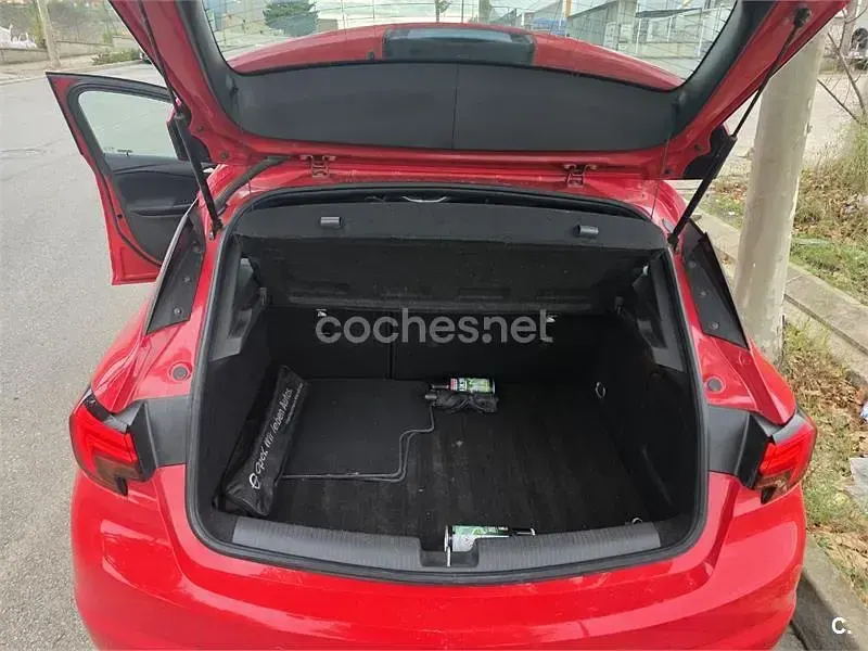 Usado Opel Astra Dynamic 125 CV (91 kW) 2018 Rojo Familiar