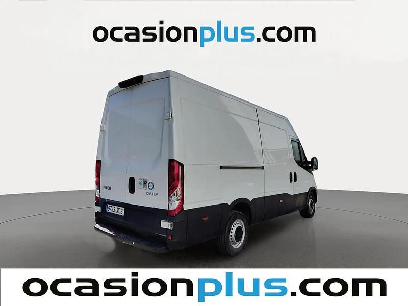 Usado Iveco Daily 156 CV (114 kW) 2023 Blanco Berlina