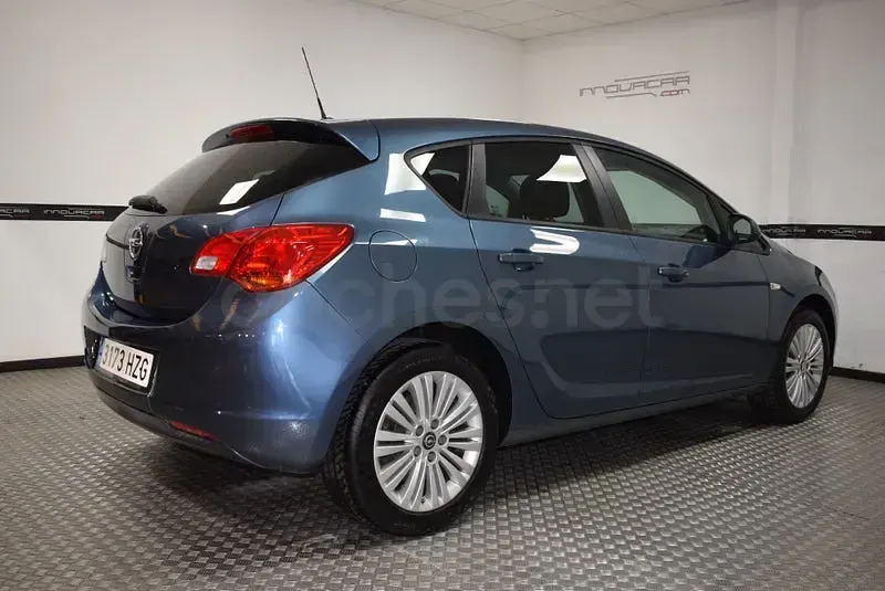 Usado Opel Astra Selective 110 CV (80 kW) 2014 Azul Berlina