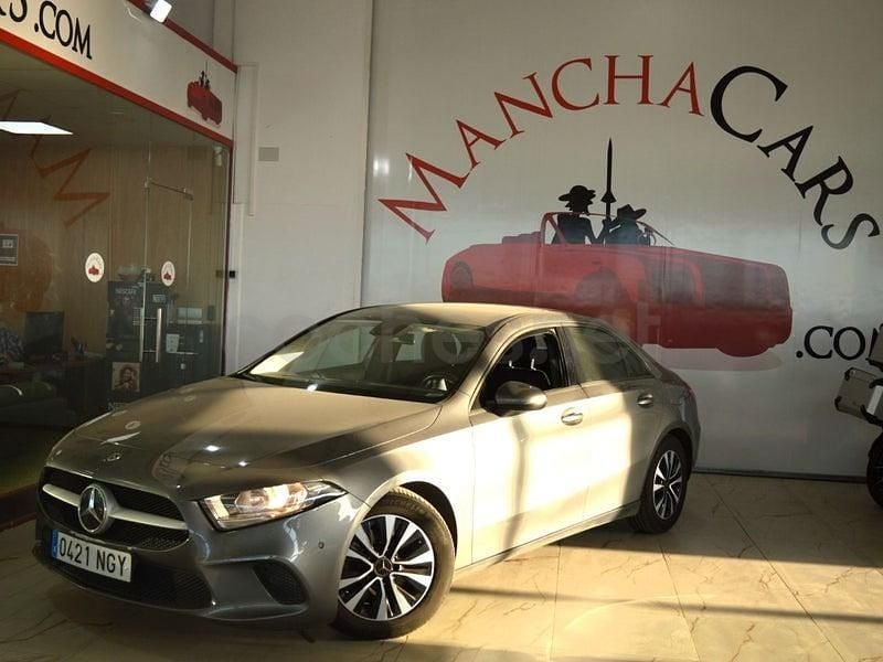 Usado Mercedes A180 116 CV (85 kW) 2020 Gris / plata Berlina