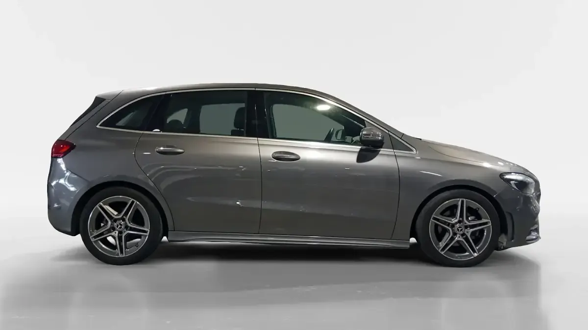Usado Mercedes B200 150 CV (110 kW) 2025 Gris montaña Utilitario