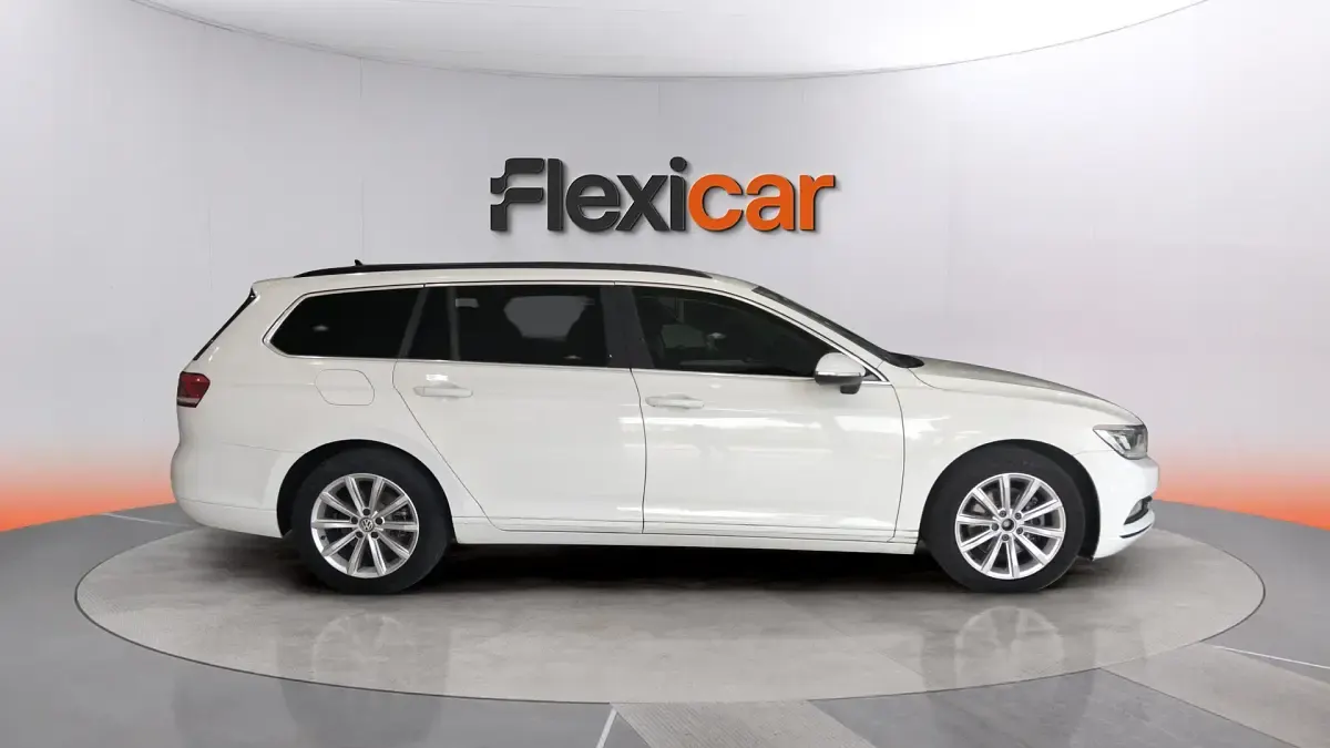 Usado VW Passat Advance 150 CV (110 kW) 2019 Blanco Familiar