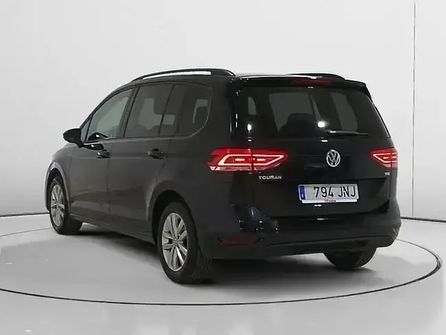 Usado VW Touran Advance 110 CV (80 kW) 2016 Negro Monovolumen