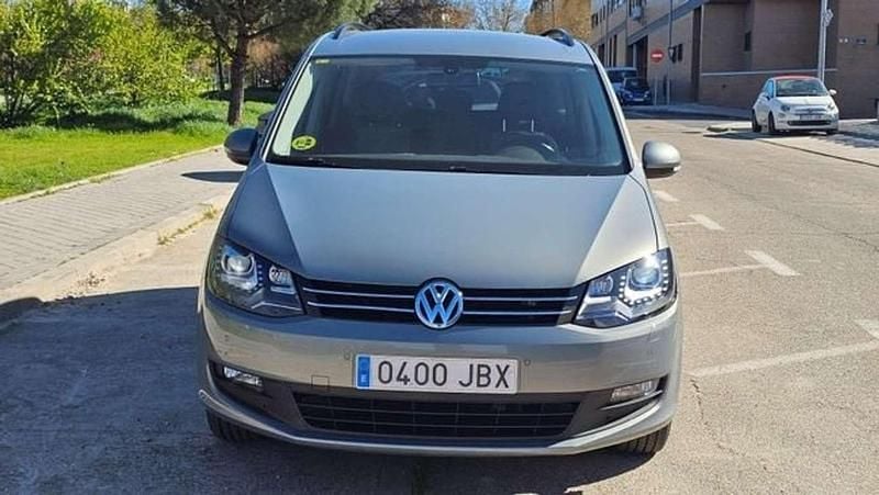 Usado VW Sharan Advance 140 CV (102 kW) 2014 Gris Monovolumen
