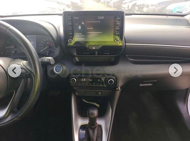 Usado Toyota Yaris Hybrid Active 116 CV (85 kW) 2022 Blanco Berlina