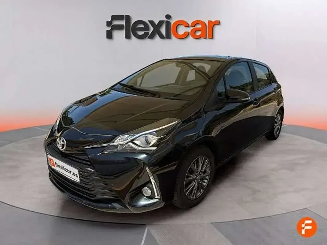 Usado Toyota Yaris Active 111 CV (81 kW) 2018 Negro Utilitario