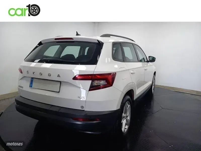 Usado Skoda Karoq Ambition 150 CV (110 kW) 2021 Blanco SUV