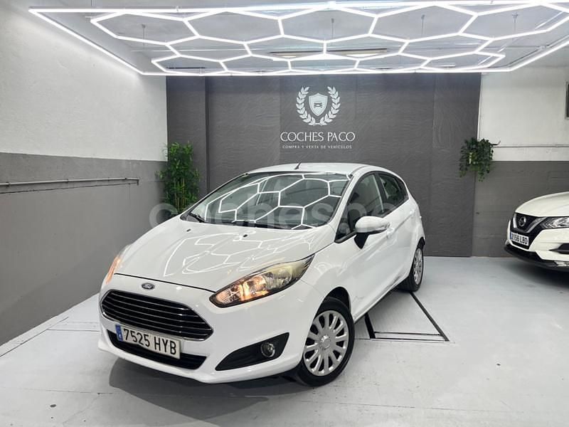 Blanco Usado 2014 Ford Fiesta Trend Berlina | 5490 € (Precio justo) - Imagen 1/4