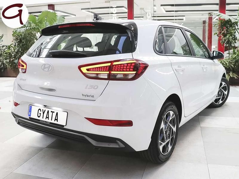 Usado Hyundai i30 101 CV (74 kW) 2025 Blanco Utilitario