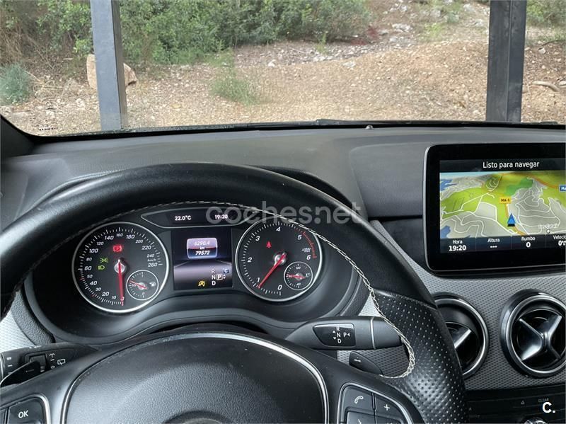 Usado Mercedes B180 109 CV (80 kW) 2017 Gris / plata Monovolumen