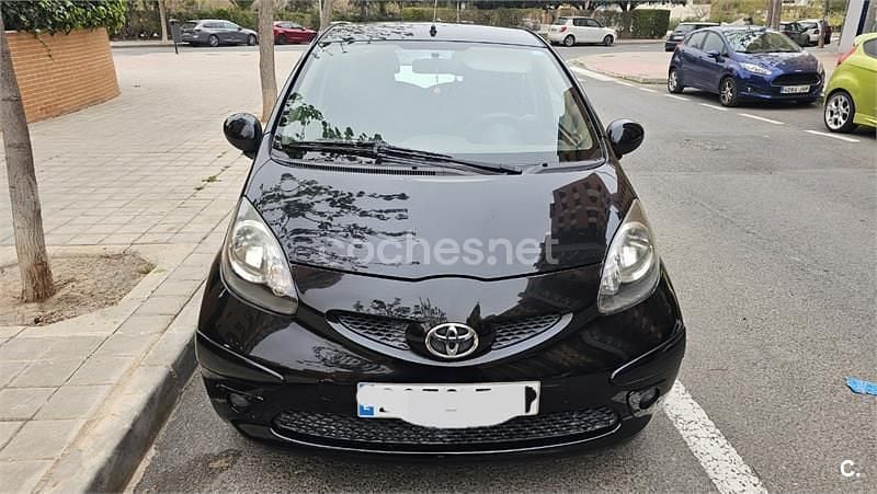Usado Toyota Aygo Sport 68 CV (50 kW) 2007 Negro Utilitario