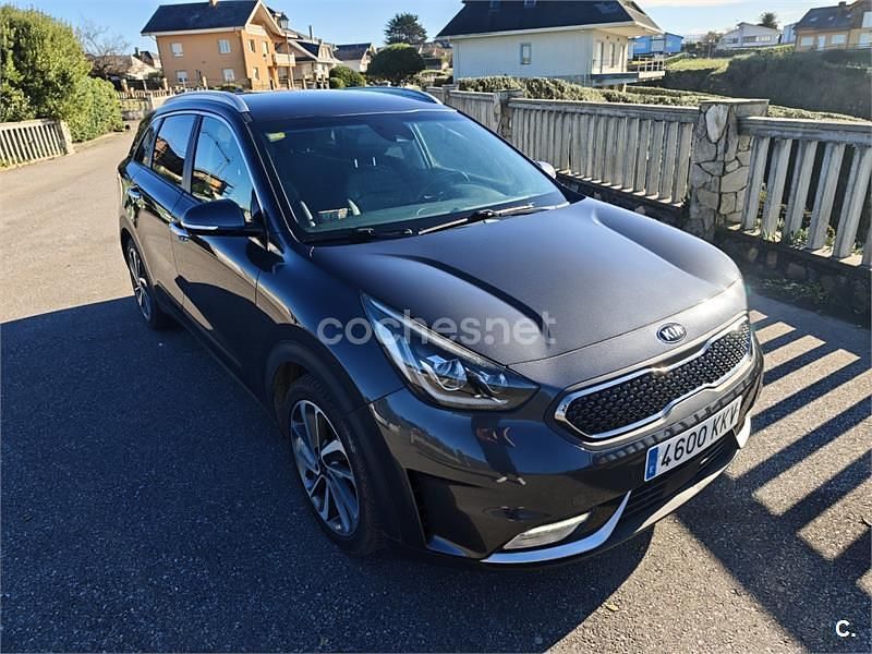 Usado Kia Niro 141 CV (103 kW) 2017 Gris / plata SUV