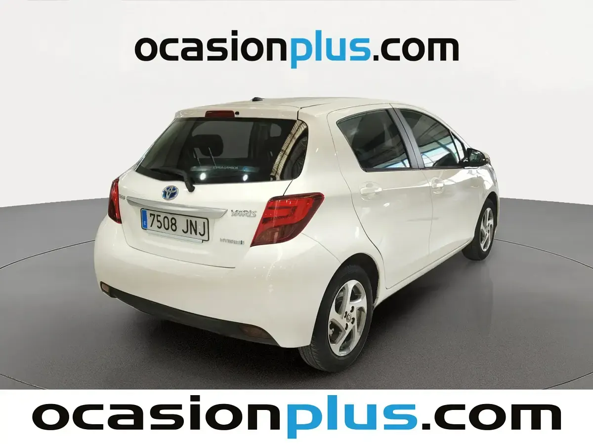 Usado Toyota Yaris Active 100 CV (73 kW) 2016 Blanco Utilitario