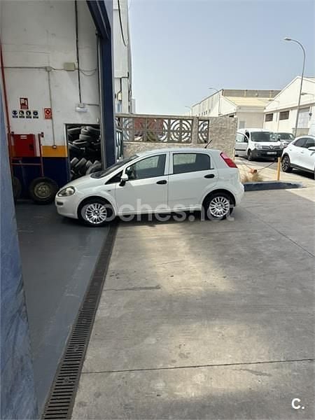 Usado Fiat Punto 77 CV (56 kW) 2016 Blanco Utilitario