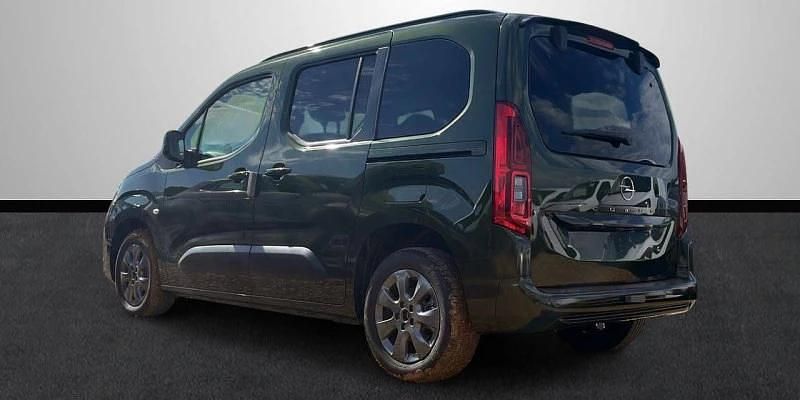 Nuevo Opel Combo S 101 CV (74 kW) 2025 Verde Berlina