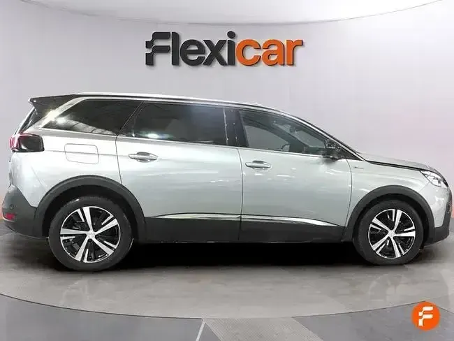Käytetty Peugeot 5008 GT 130 HP (95 kW) 2021 Harmaa Katumaasturi