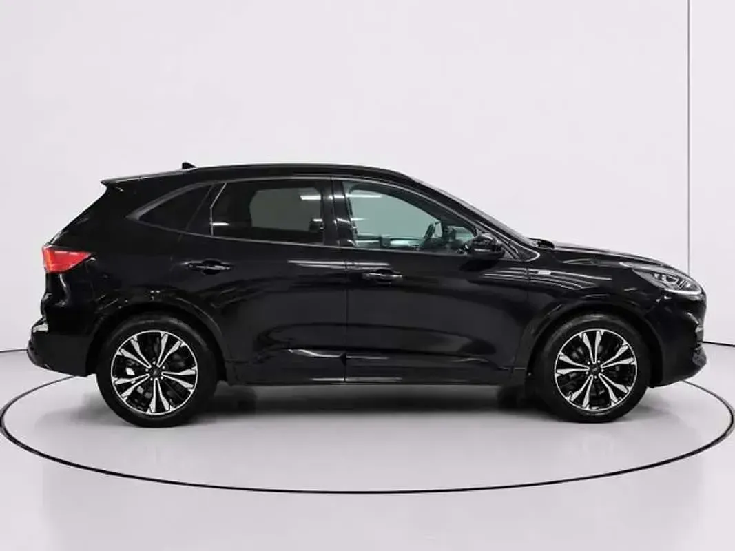 Usado Ford Kuga ST-Line X 150 CV (110 kW) 2022 Negro SUV